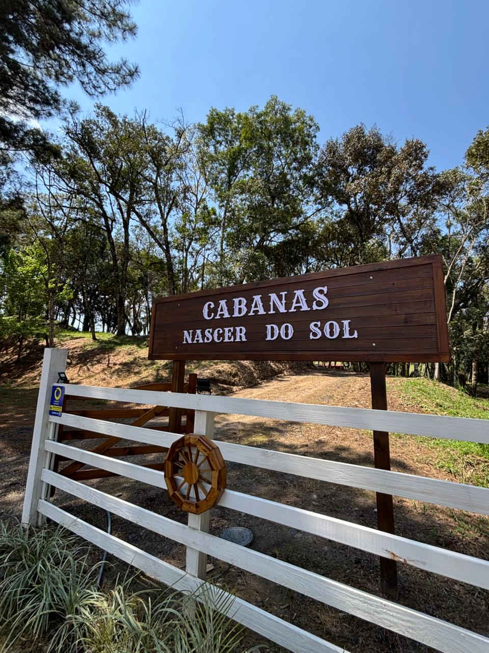 Portal de entrada das Cabanas Nascer do Sol